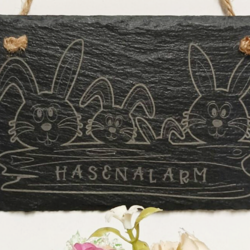 Schiefertafel "Hasenalarm!"